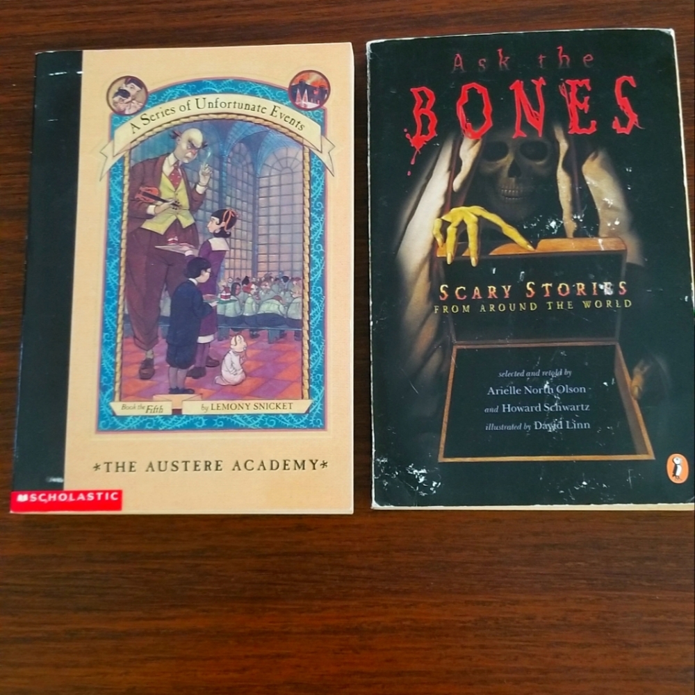 Books Lot of 8 - Series of Unfortunate Events, Of Mice and Men, Holes, Dive